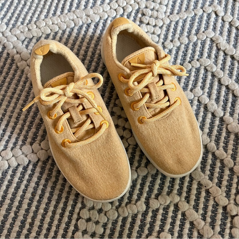 Allbirds Womens Wool Runners Golden Yellow Wool Sneakers size 8